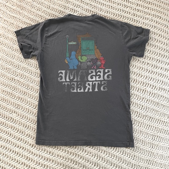 ⭐️Free W/ Bundle⭐️ Sesame Street Front & Back Print T-shirt - Picture 2 of 3